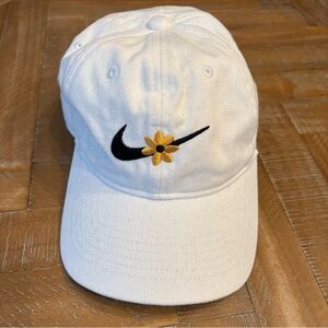 Nike Girls White Baseball Hat Size 4/6X Adjustable Swoosh Daisy Flower Logo Cap